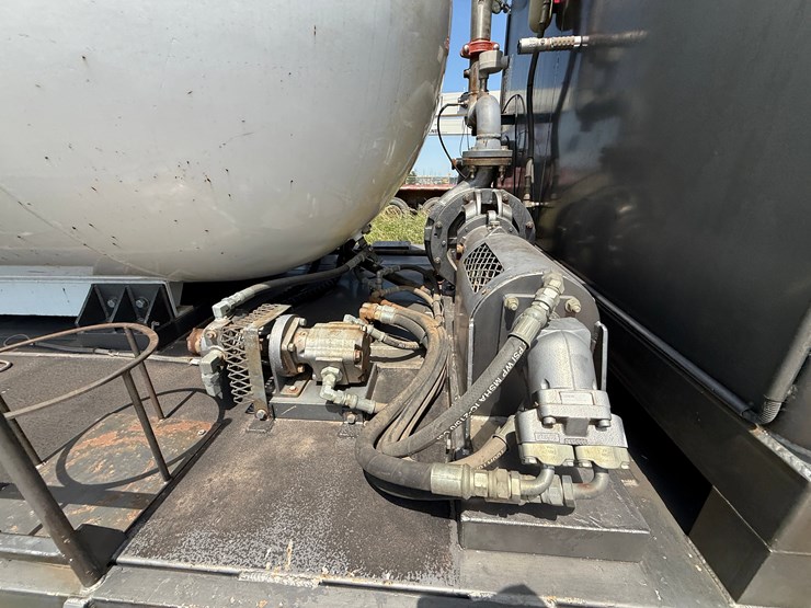 2012-john-deere-6068hf485-image-31