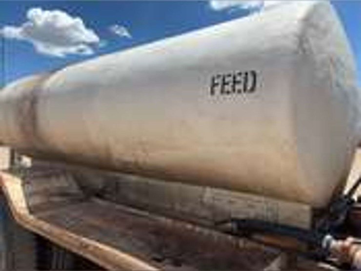 2007-freightliner-m2-106-image-11
