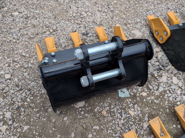 i-ranch-mini-excavator-40cm-tooth-bucket-image-2