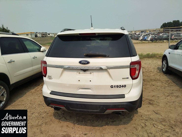 2019-ford-explorer-image-26
