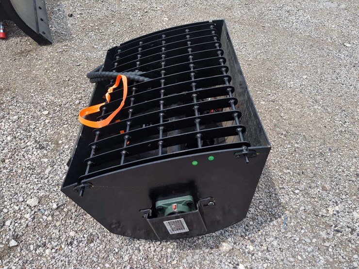 iranch-mini-skid-steer-mixing-bucket-irlmb-image-7