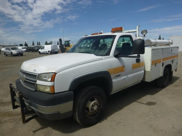 2005-chevrolet-3500-image-1