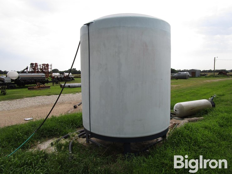 3000-gal-water-tank-on-skid,-hose-and-fittings-image-7