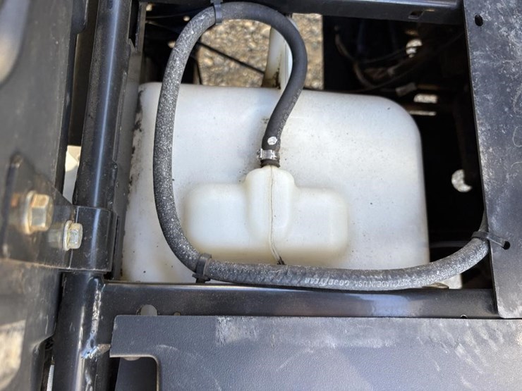 2014-john-deere-gator-xuv-550-image-20