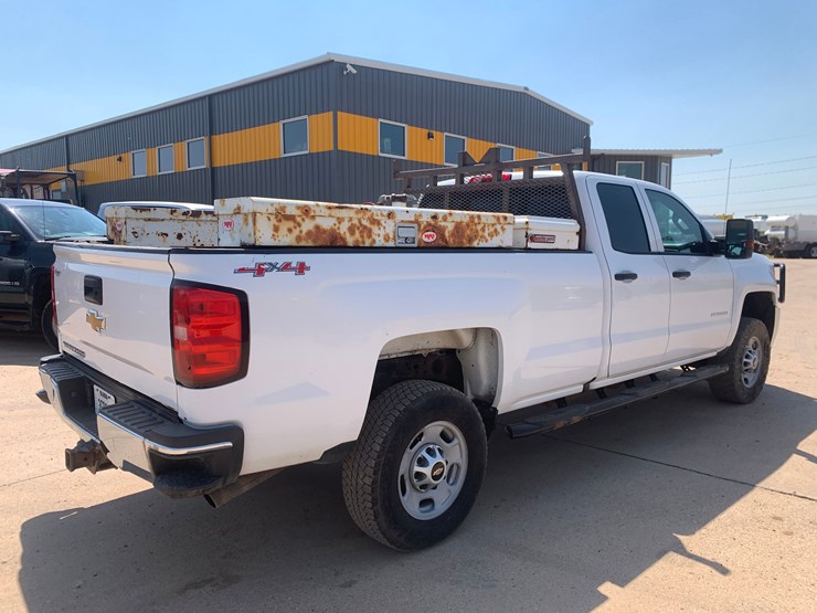 2017-chevrolet-silverado-2500hd-image-4