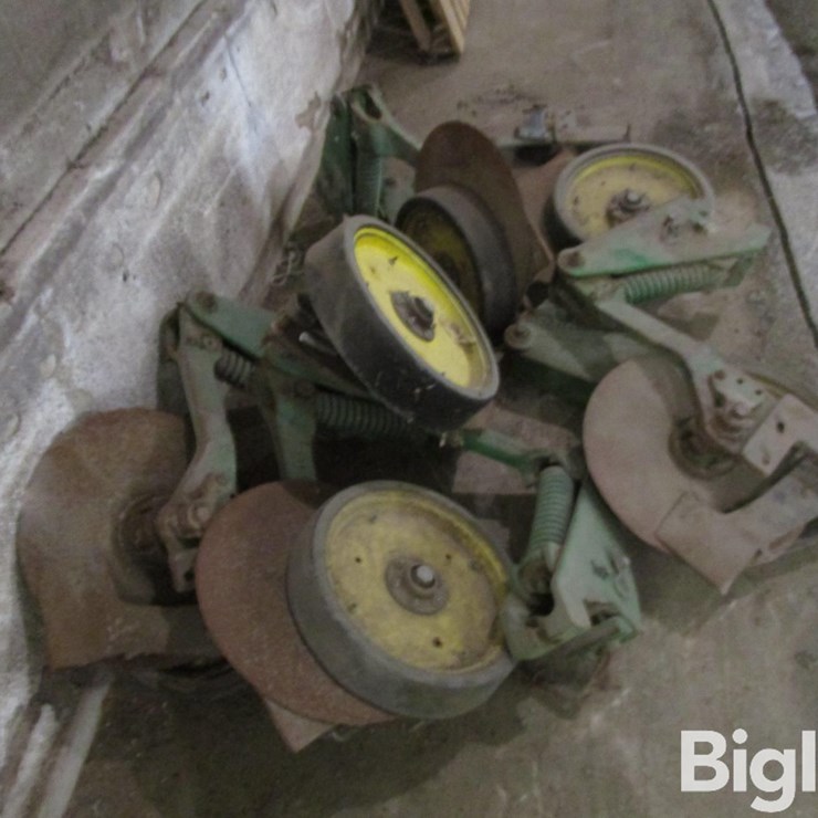 John Deere Planter Fertilizer Openers/Disc Assemblies