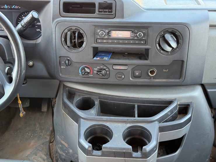 2022-ford-cargo-image-27