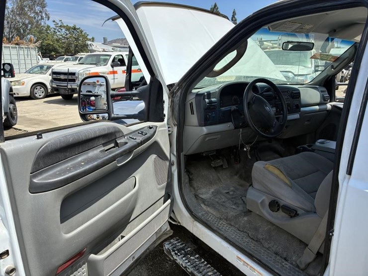 2006-ford-f450-image-13