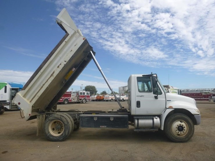 2013-international-durastar-4300-image-9