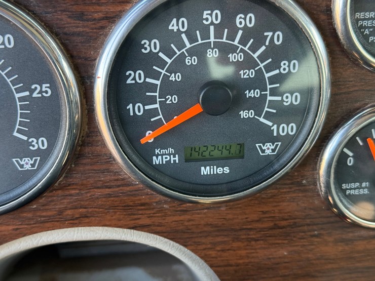 2015-western-star-4900-image-38