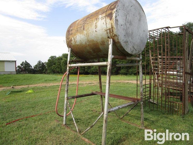 560-gal-fuel-tank-on-stand-image-5