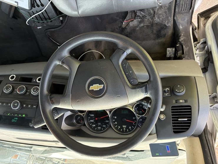 2013-chevrolet-silverado-2500-image-15