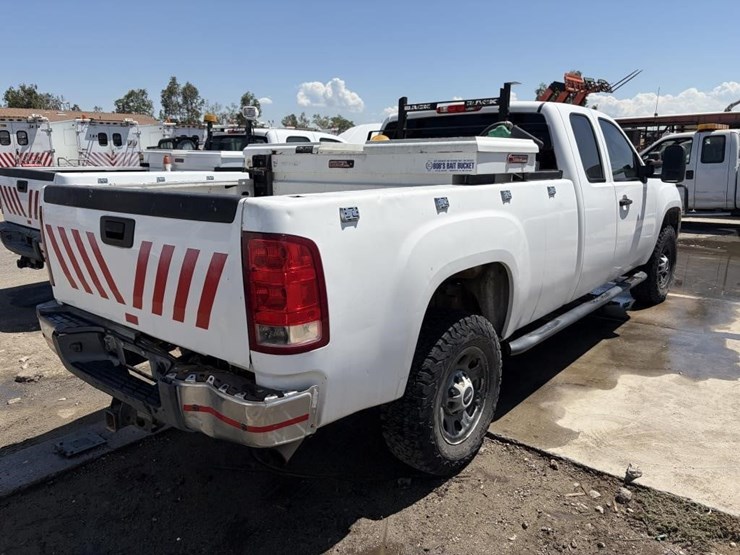 2012-gmc-sierra-3500-image-3
