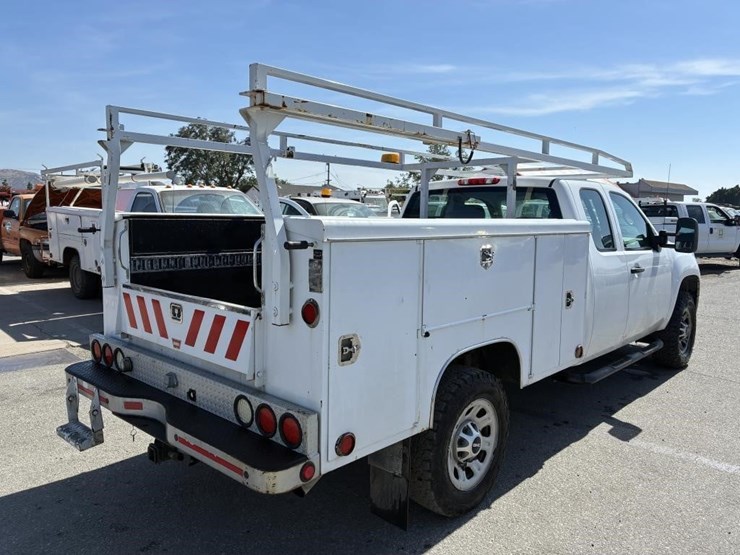 2012-gmc-sierra-3500-image-3