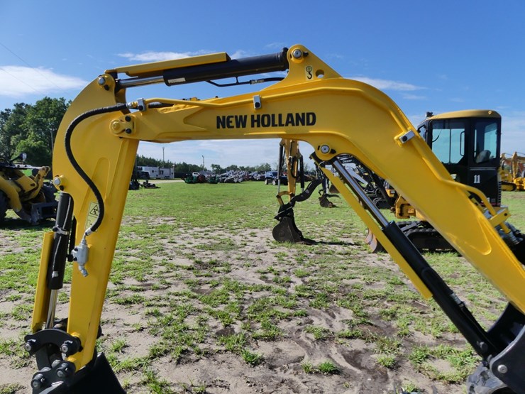 new-holland-e17c-image-7