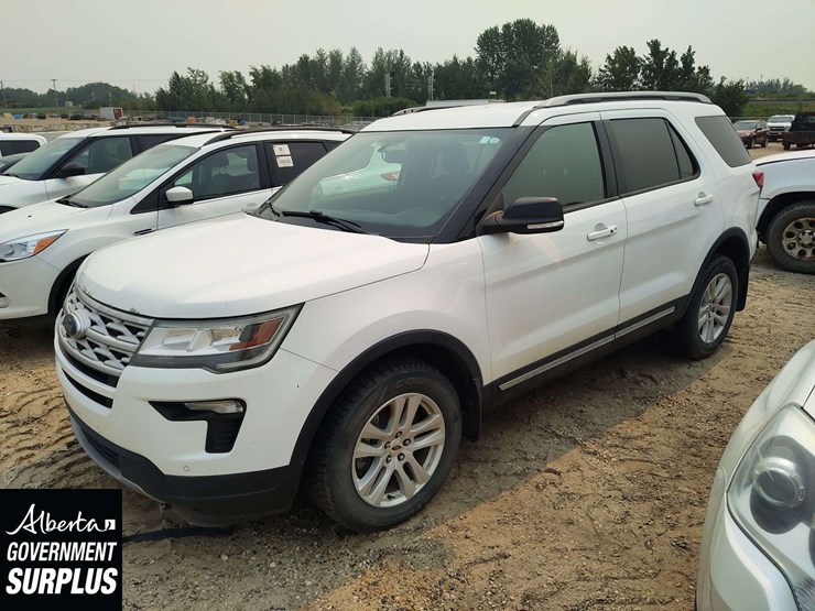 2019-ford-explorer-image-1