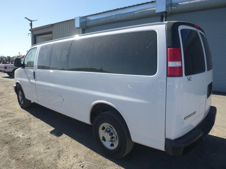 2020-chevrolet-express-2500-image-4