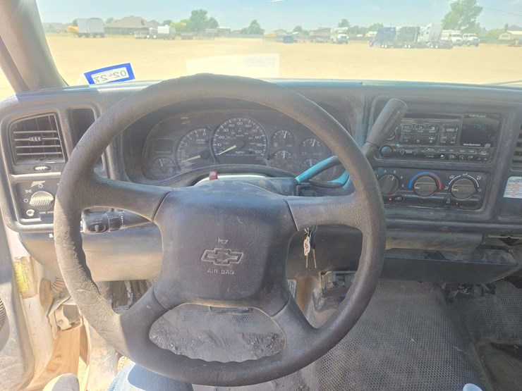 2001-chevrolet-silverado-2500-image-15