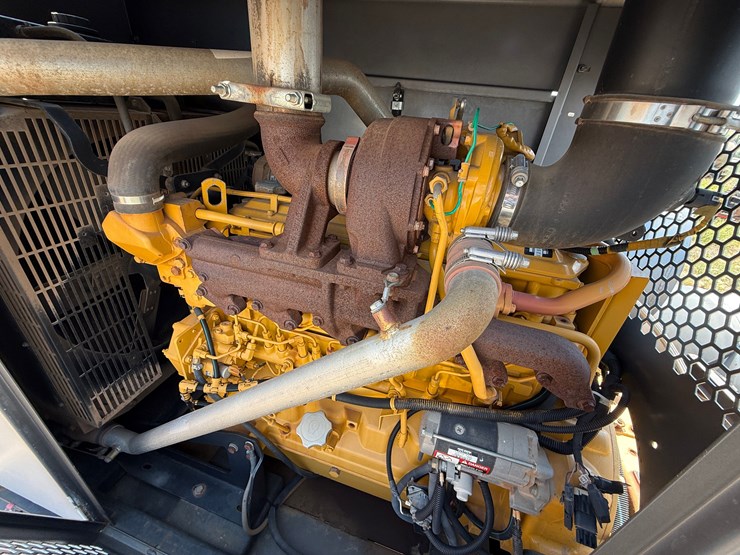2012-john-deere-6068hf485-image-24
