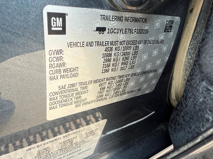 2020-chevrolet-silverado-2500hd-image-13
