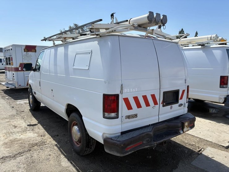 2001-ford-e350-image-4