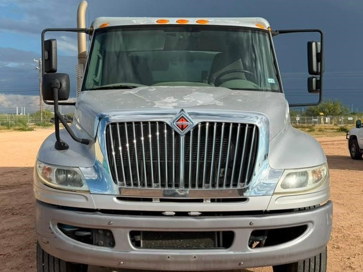 2017-international-durastar-4300-image-7