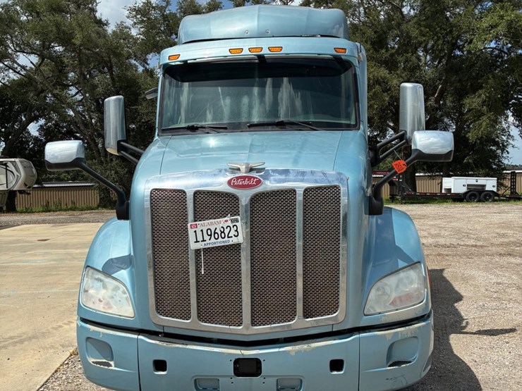 2015-peterbilt-579-image-2