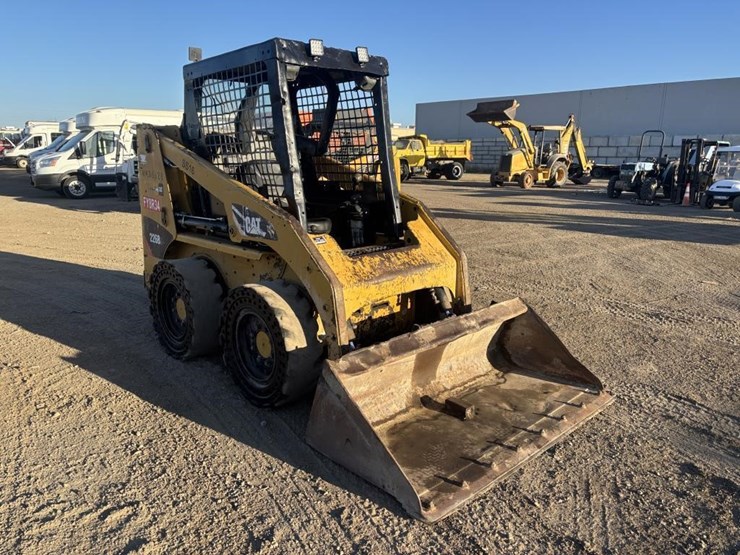 2014-caterpillar-226b3-image-2