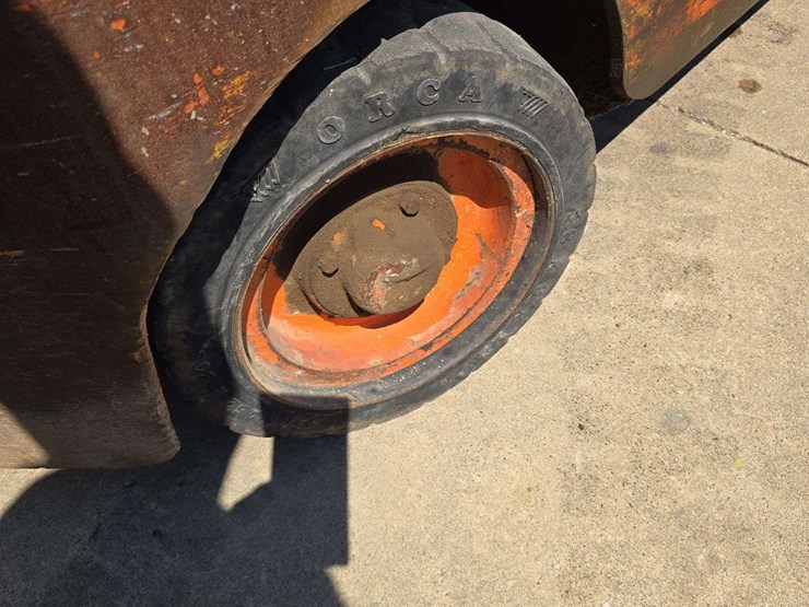 forklift-cat-t60c-model,-7,787-hours,-side-shift,-lp-image-17