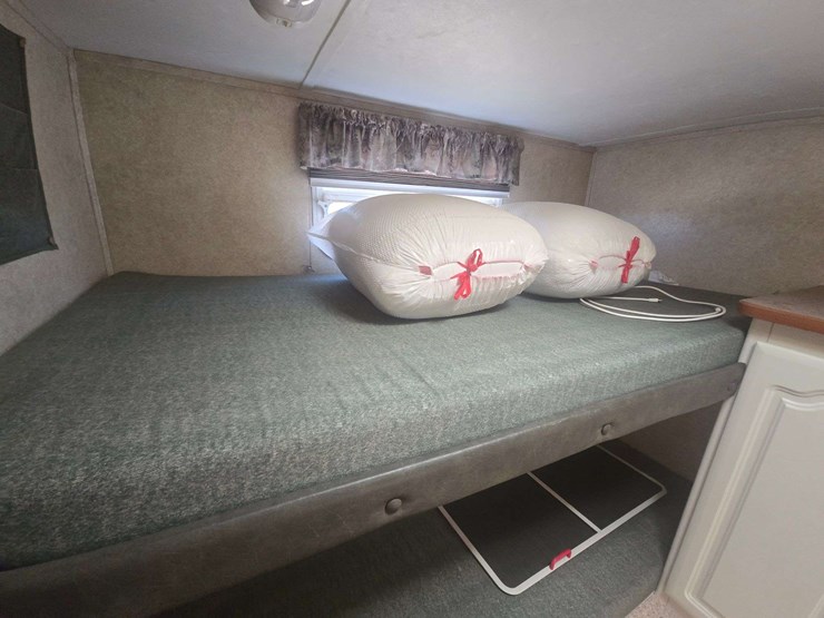 2006-keystone-outback-travel-trailer-image-37