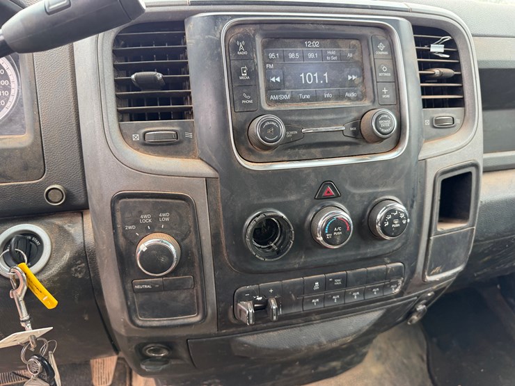 2015-dodge-ram-3500-image-14