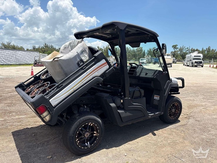 2022-john-deere-gator-image-19