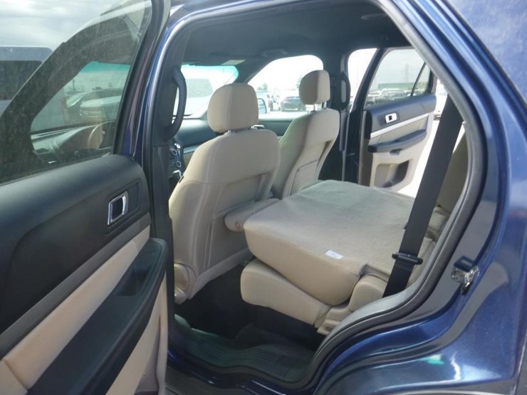 2016-ford-explorer-image-7