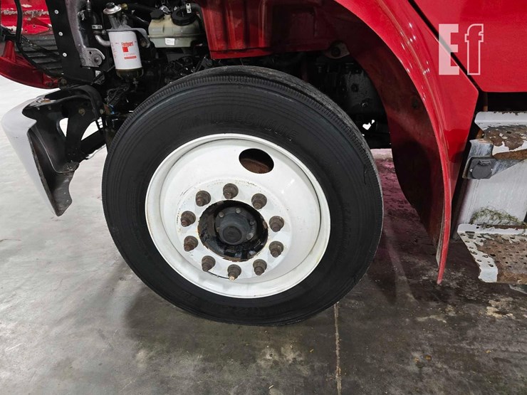 2015-freightliner-business-class-m2-106-image-22
