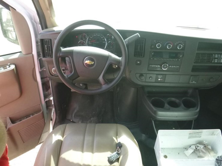 2016-chevrolet-express-3500-image-9