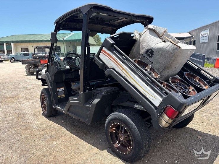 2022-john-deere-gator-image-20