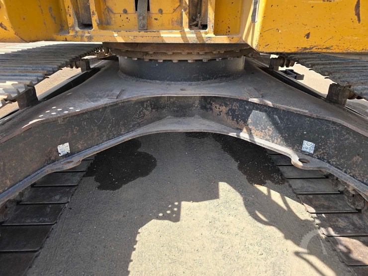 2018-deere-245g-lc-image-21