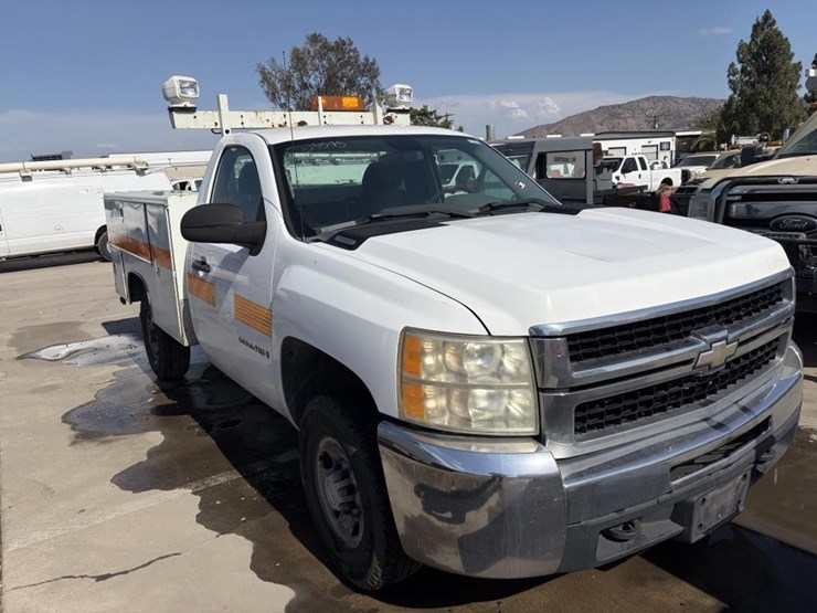 2007-chevrolet-2500hd-image-2