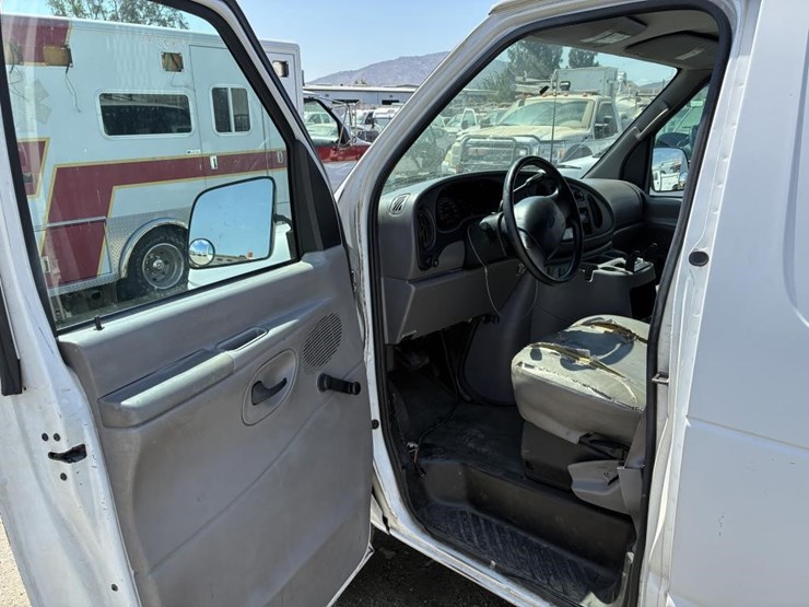 2001-ford-e350-image-18