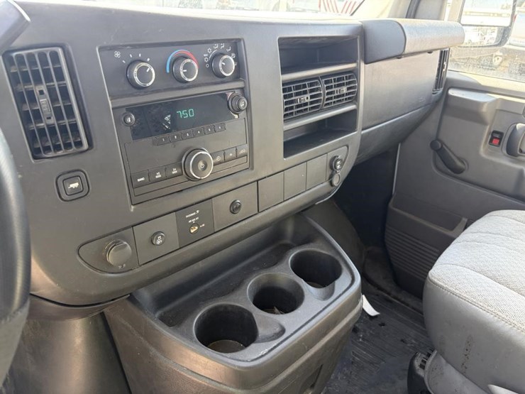 2012-chevrolet-express-2500-image-17