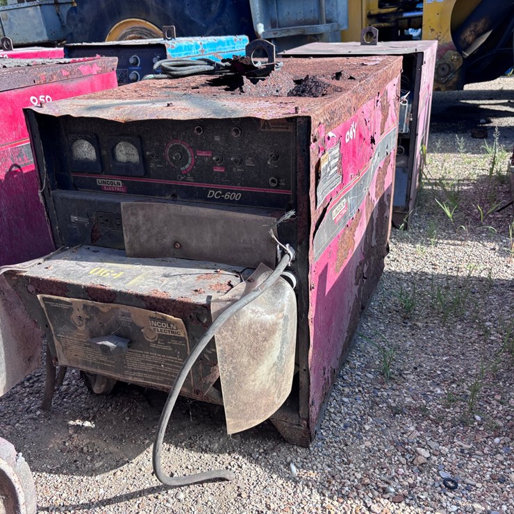 #39072 • LINCOLN ELECTRIC DC-600 WELDER | FOR PARTS/REPAIRS