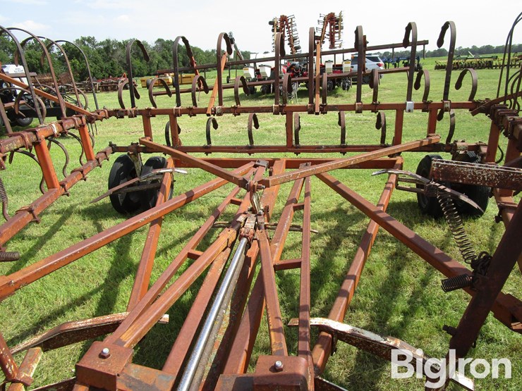 crustbuster-36'-hydraulic-fold-springtooth-w/3-bar-harrow-image-15