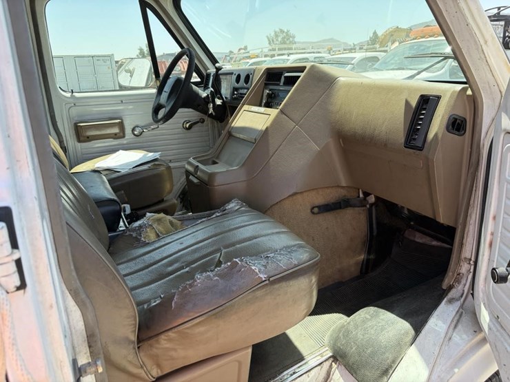 1995-utility-van-image-10