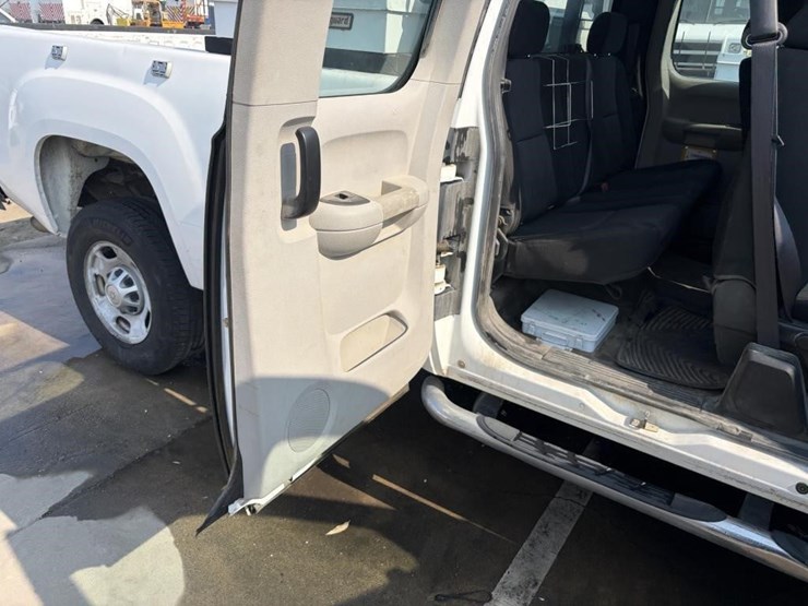 2012-gmc-sierra-3500-image-11