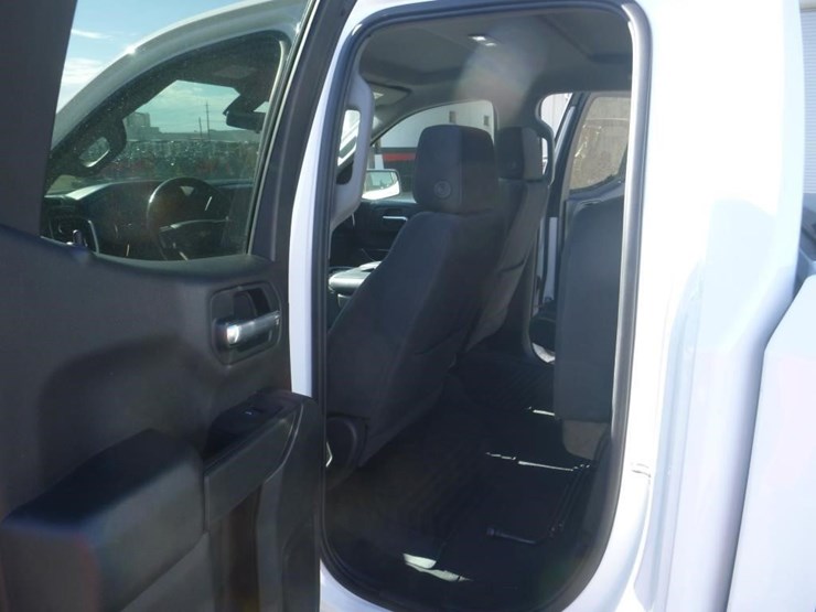 2020-chevrolet-1500-image-7