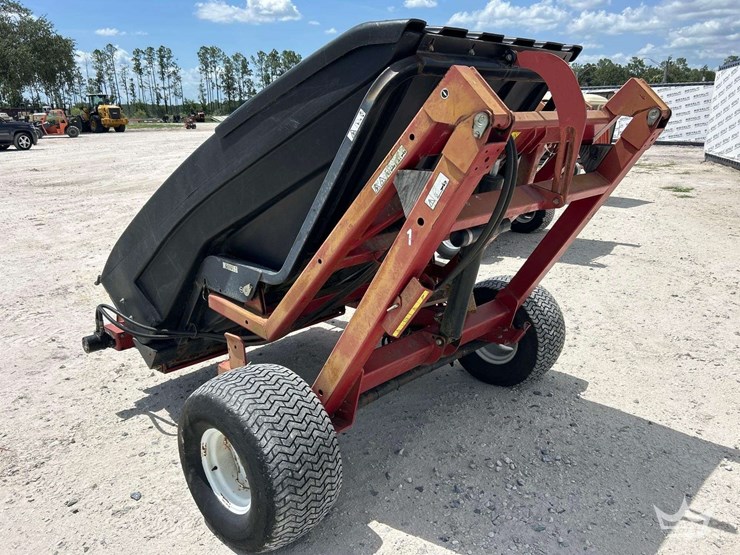 2007-toro-pro-sweep-5200-turf-sweeper-tractor-attachment-image-4