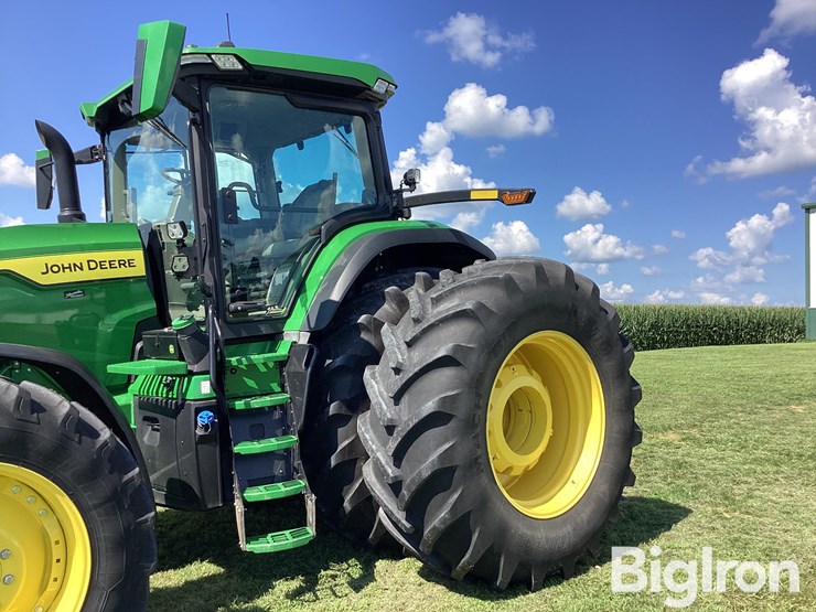 2022-john-deere-8r-310-image-11