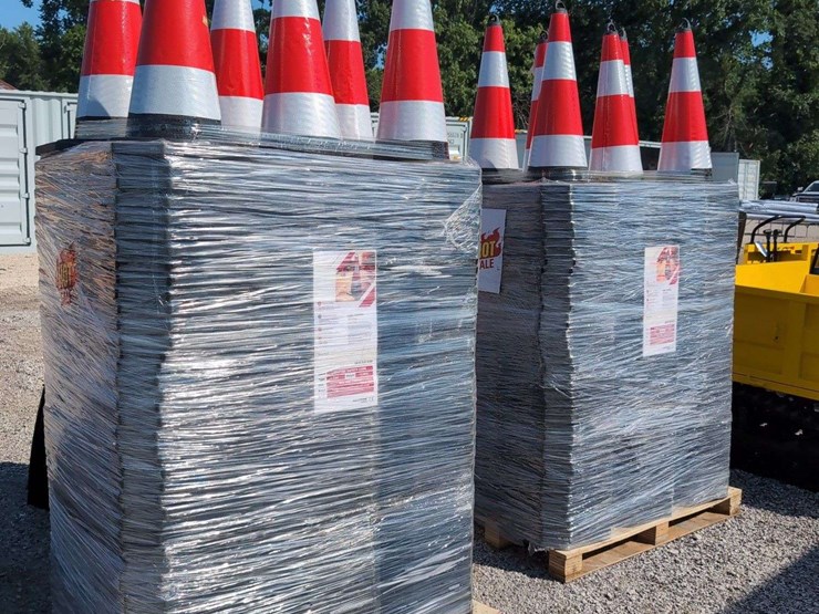(50)-28"-traffic-cones-image-1