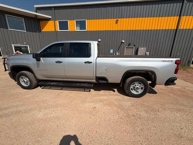 2021-chevrolet-silverado-2500hd-image-10