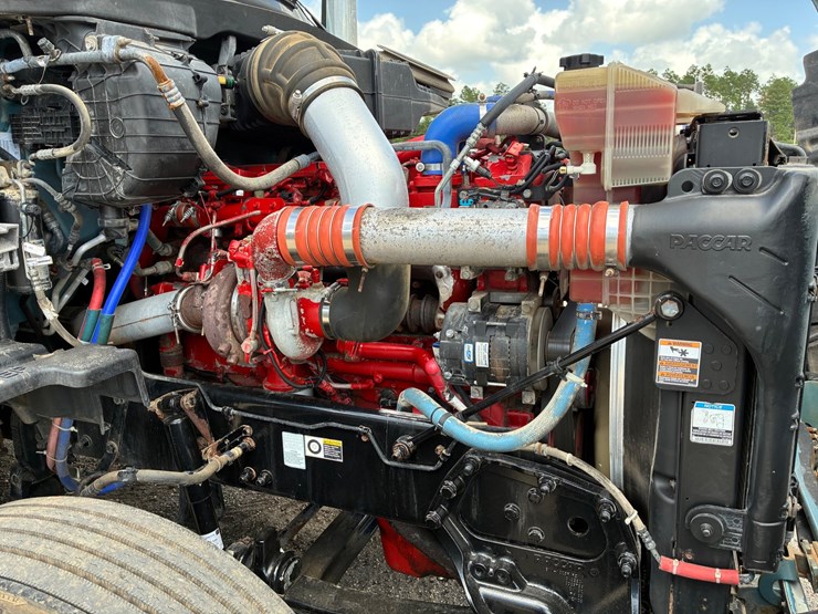 2015-peterbilt-579-image-19
